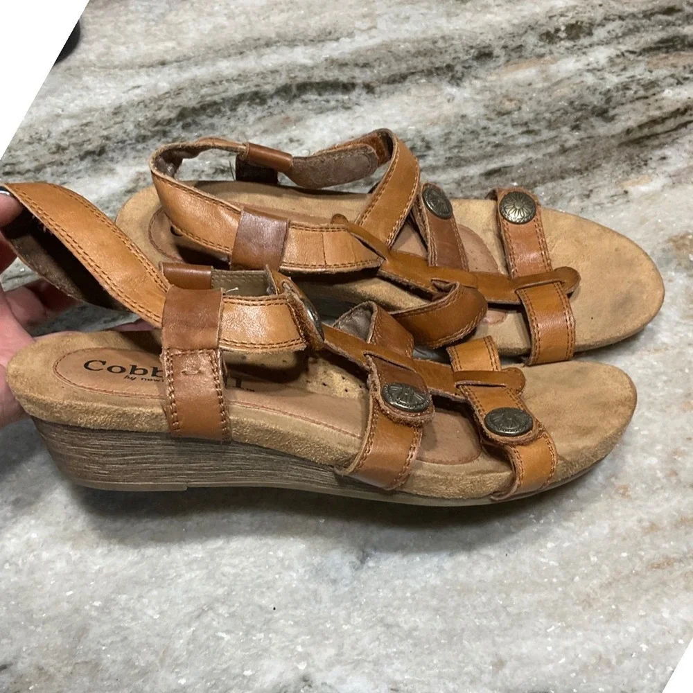 Cobb Hill Leather Wedge Sandals Women 8.5 Tan Strappy Boho Medallion